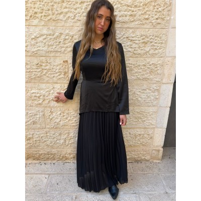 שמלת סאטן קפלים שחורה